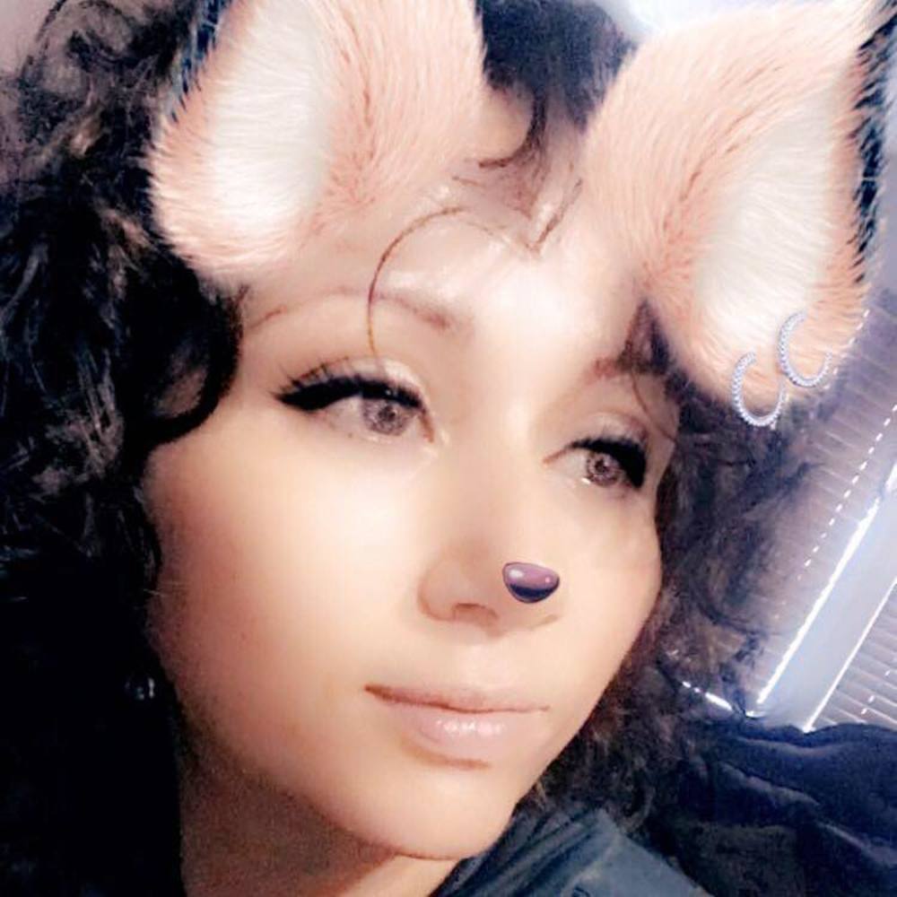 Meet your Posher, Adela